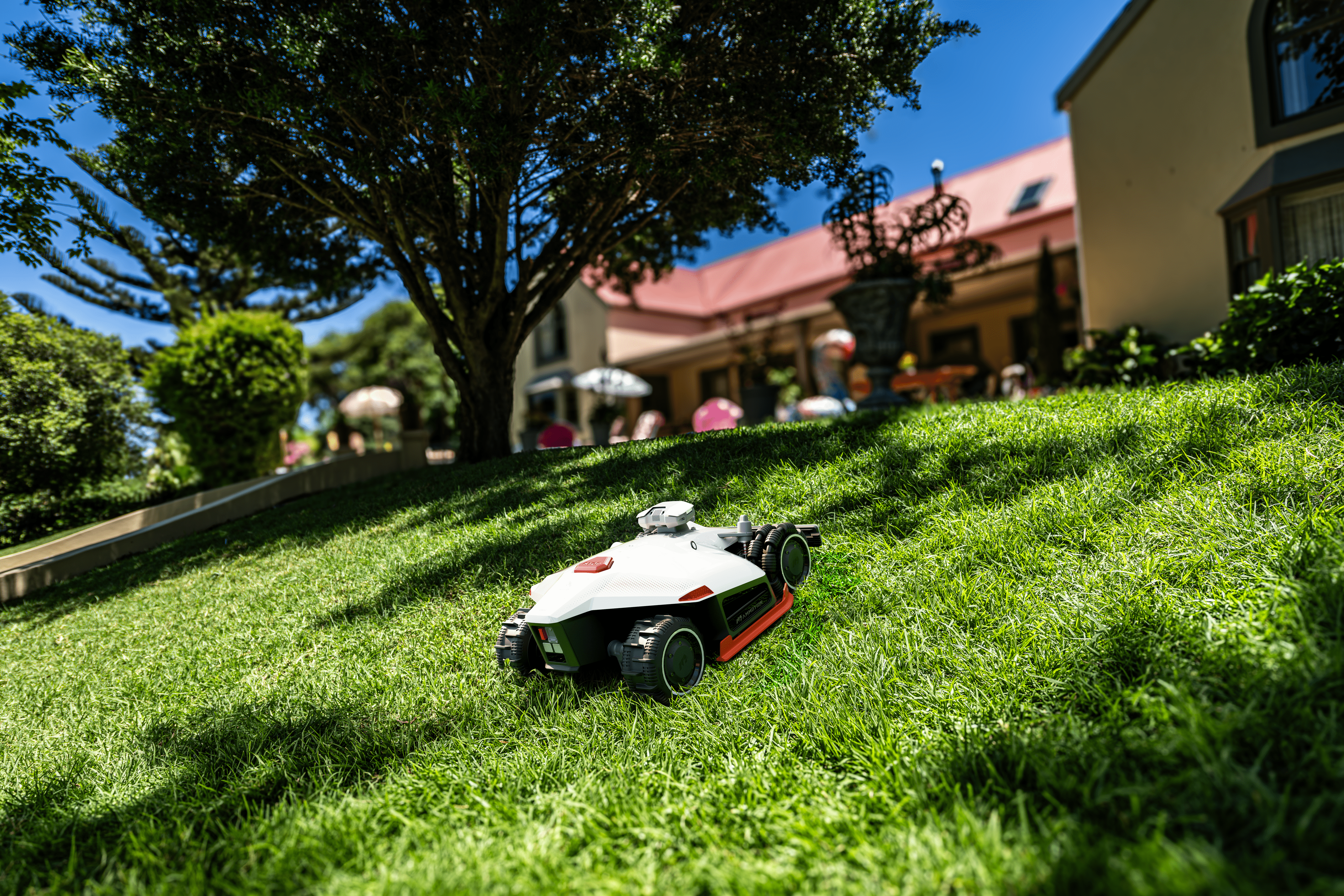 Redefining Lawn Care with the Upgraded Mammotion LUBA 2
